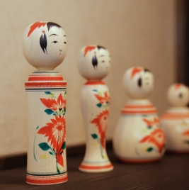 Naruko Kokeshi dolls